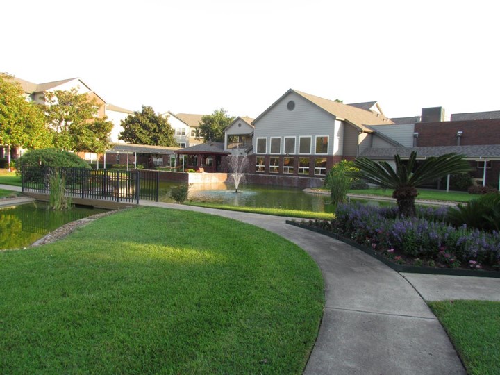 Lone Star Living Houston 1795+ for 1 & 2 Bed Apts