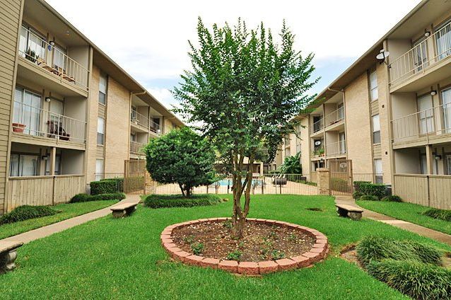 Sharpstown Park Apartment