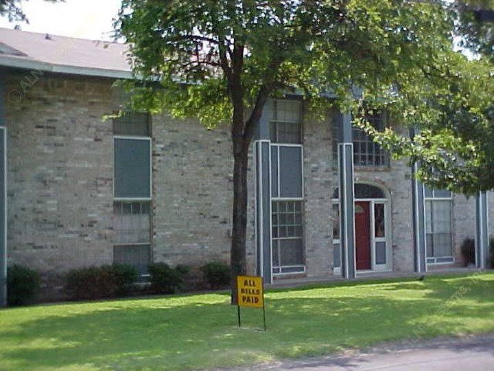 Monticello Arlington 1495+ for 1 & 2 Bed Apts