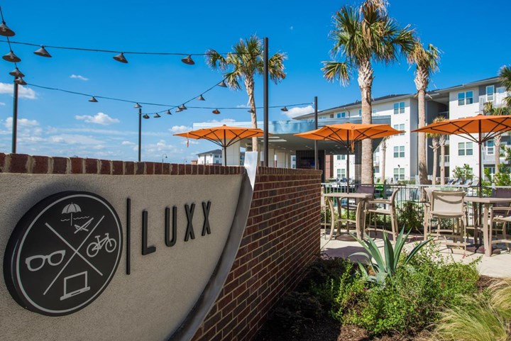 Luxx Apartments