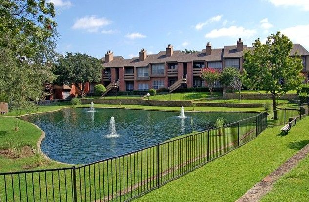 Woods at Lakeshore Apartment