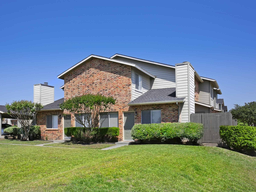 Rosemeade Townhomes Carrollton 1682+ for 2 & 3 Beds