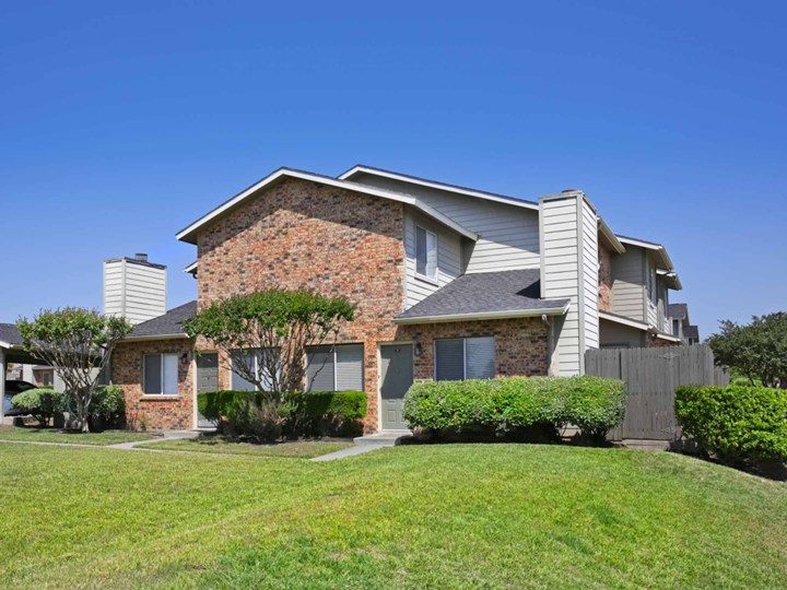 Rosemeade Townhomes Carrollton 1845+ for 2 & 3 Beds