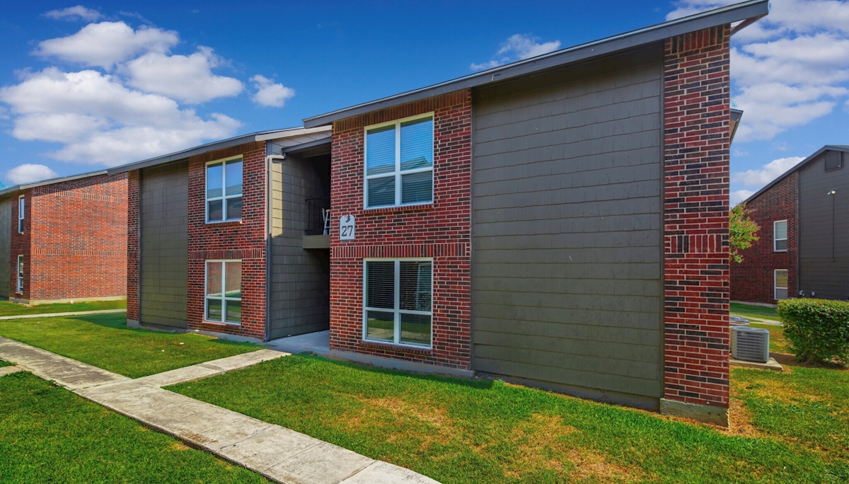 Marbach Oaks Apartment Homes San Antonio 885+ for 1 & 2 Beds