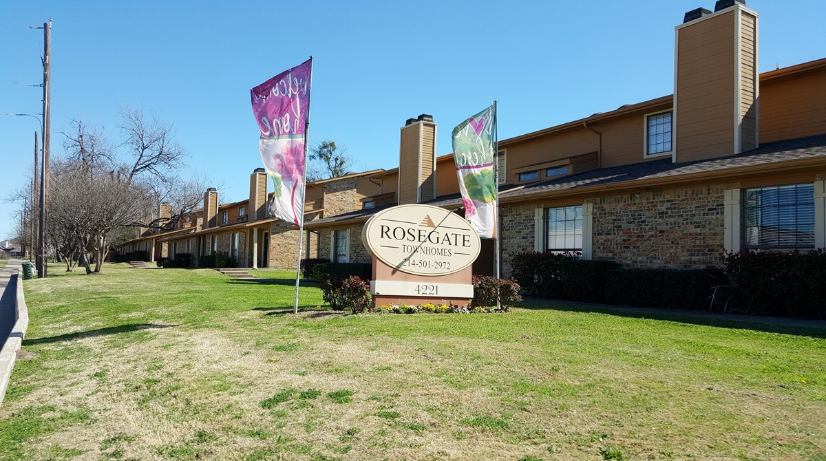 Rosegate Townhomes Apartment