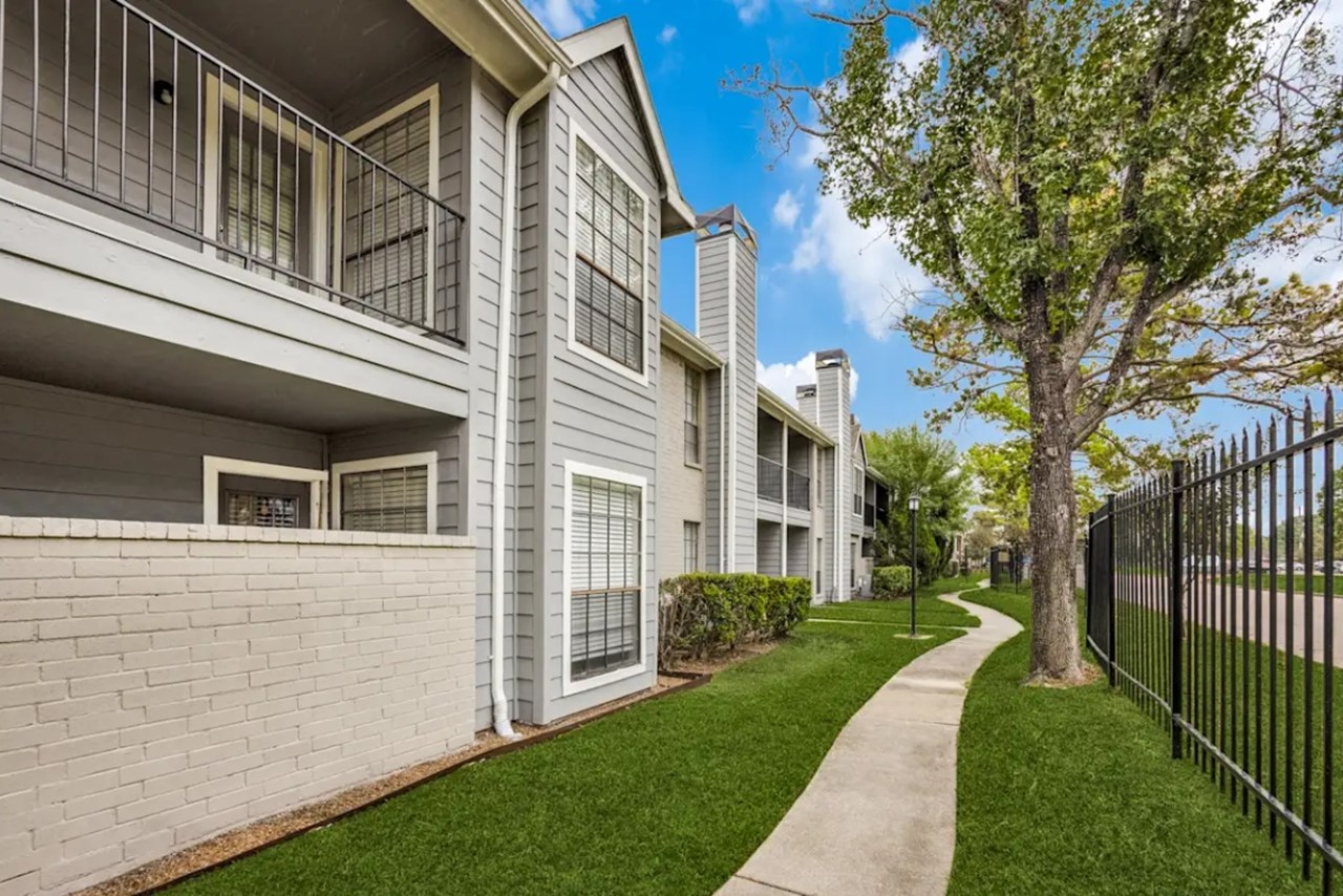 Chelsea at Bellevue - Houston, TX - Photo 1 of 16