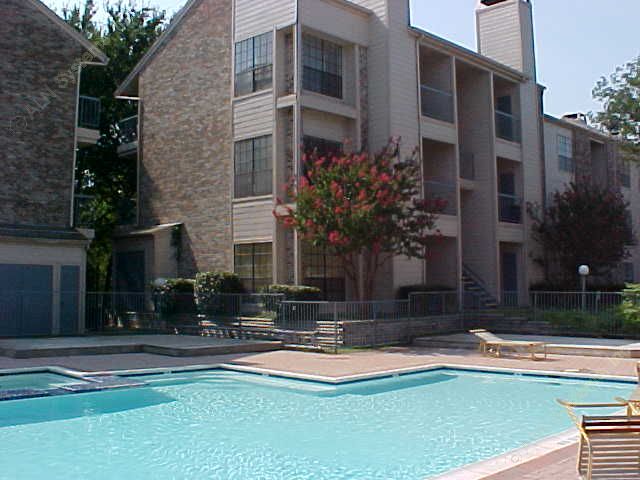 Twin Oaks Apartment