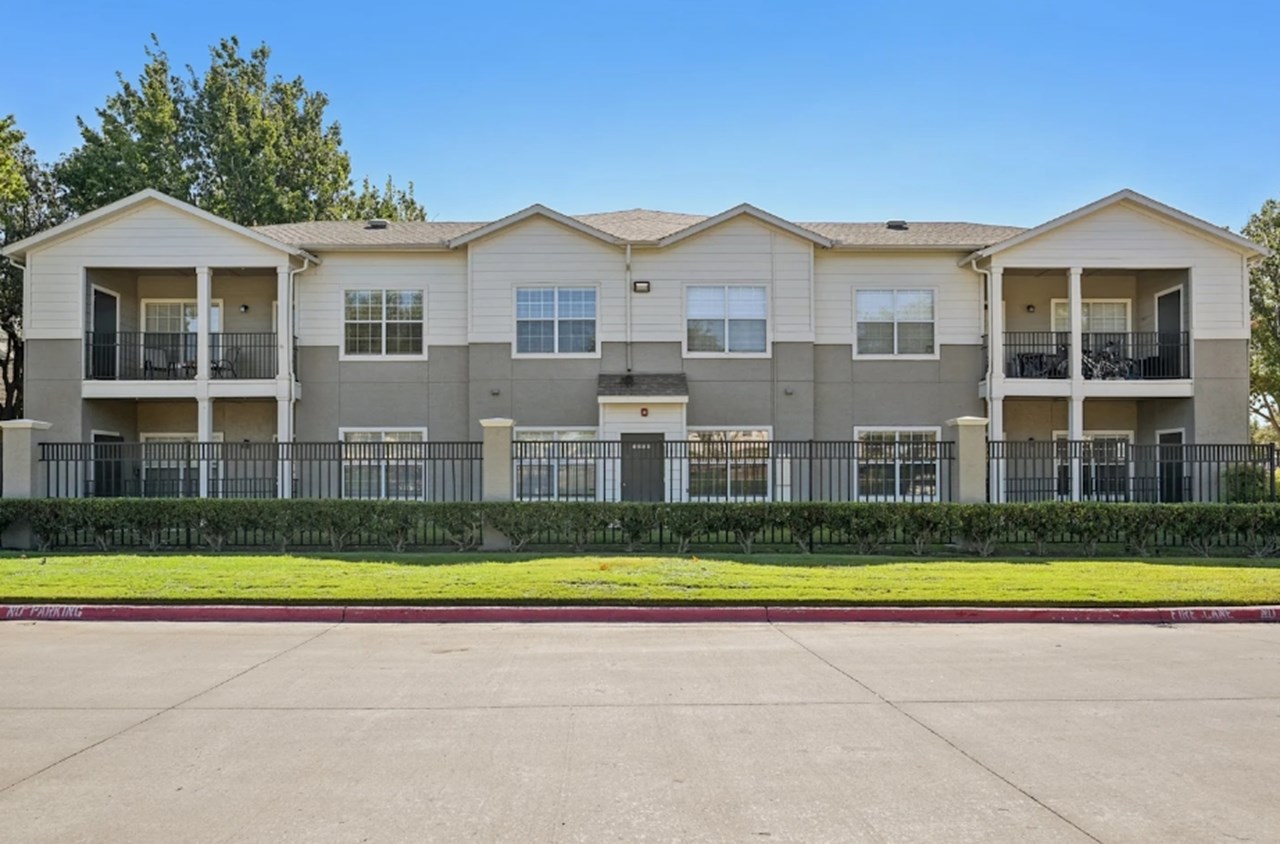 Enclave at Stonebrook - Frisco, TX - Photo 1 of 34