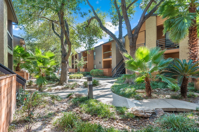 Ashford Cove at Briar Forest Houston 885+ for 1, 2 & 3 Beds