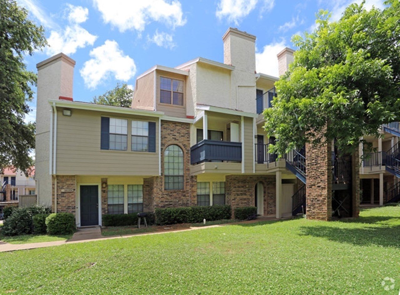 Fielder Crossing Condominiums - Arlington, TX - Photo 1 of 28