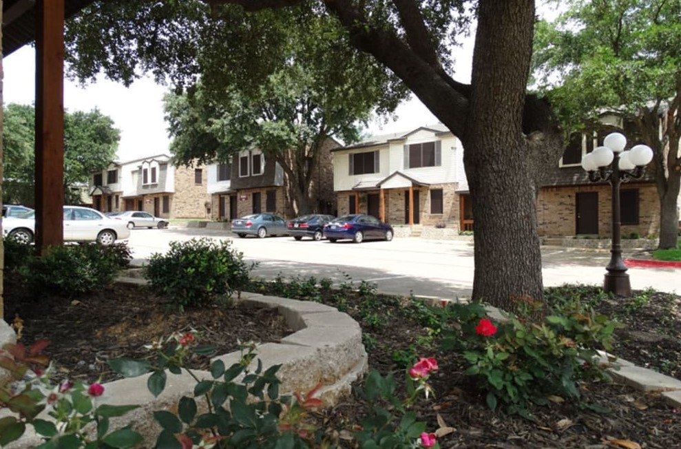 Round Rock Townhomes - Exterior - Photo 5 of 12