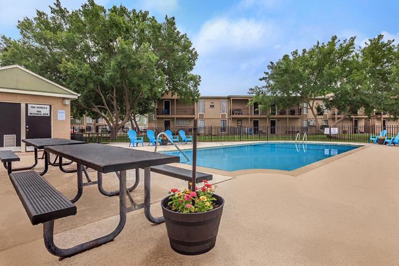 Gessner Park - Pool - Photo 5 of 10