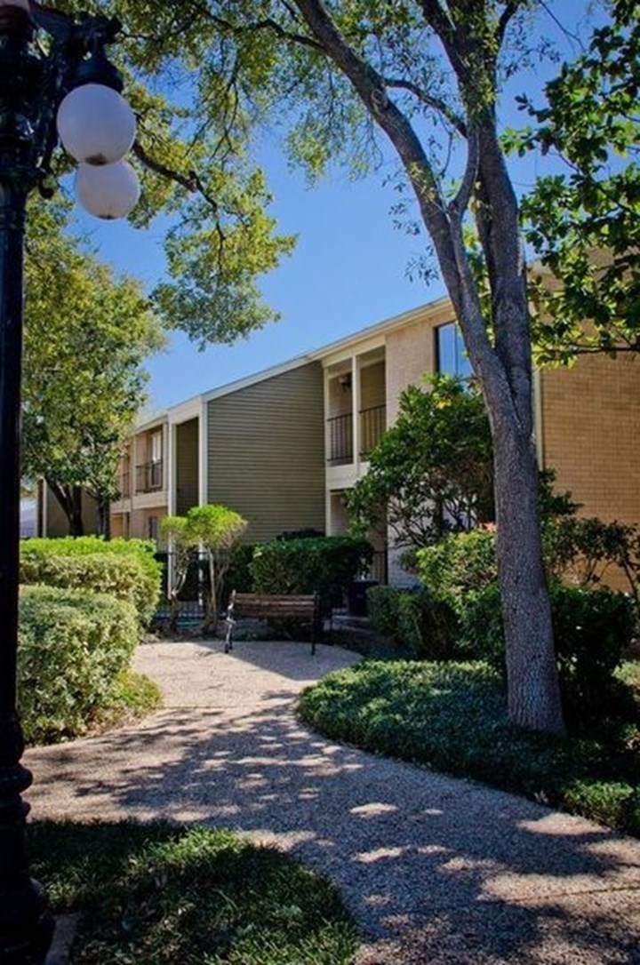 Oaks of Ashford Point Houston 819+ for 1, 2 & 3 Beds