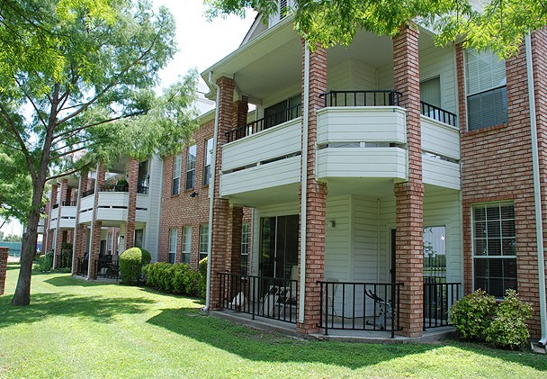 Courts of Bent Tree Apartment