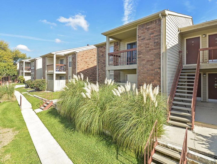 Riverstone San Antonio 790+ for 1 & 2 Bed Apts