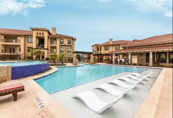 Creekside on Parmer Lane