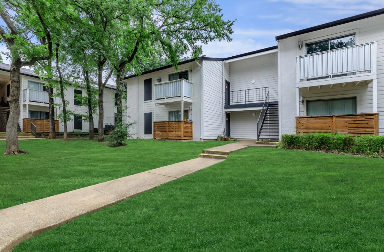 Washington - Arlington, TX - Photo 1 of 22