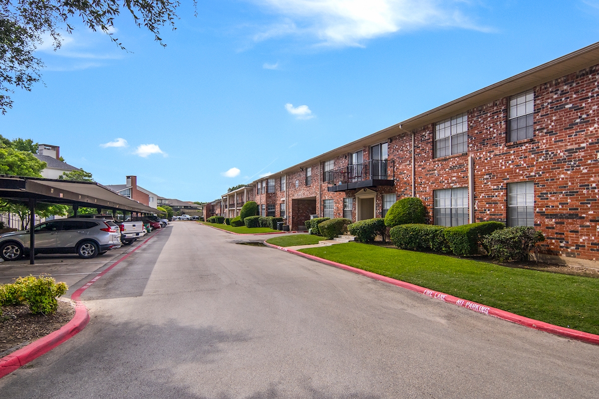 Estates at Ridglea Hills Fort Worth 1199+ for 1, 2 & 3 Beds