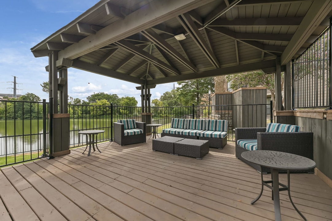 Lakeside - Lounge - Photo 8 of 28