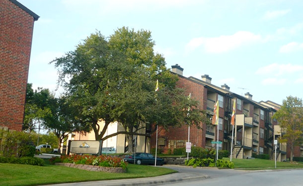 Falcon Ridge Fort Worth - $900+ for 1 & 2 Bed Apts