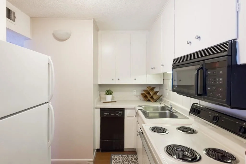 Casa Del Rio - Kitchen - Photo 7 of 11