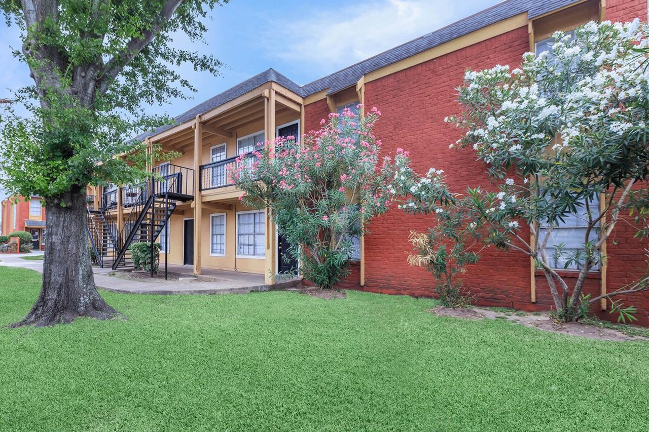 Woodvine - Houston, TX - Photo 1 of 20