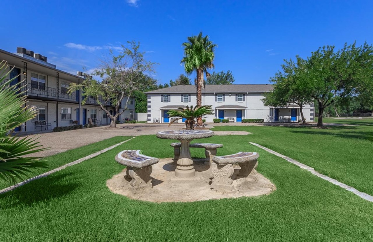 Villas at the Palms - Baytown, TX - Photo 1 of 9