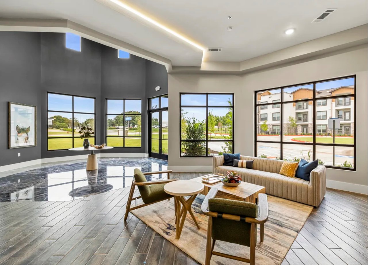 Creekside at Grand Prairie - Lobby Seating Area - Photo 4 of 15