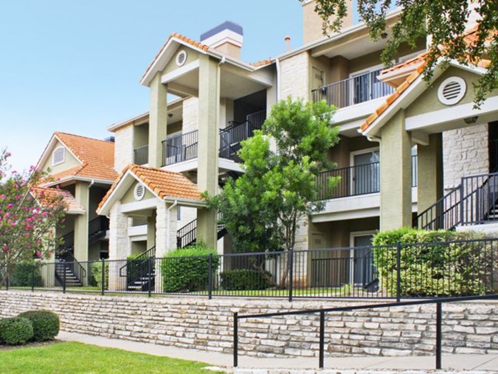 Amethyst Apartments Austin 1195+ for 1 & 2 Bed Apts