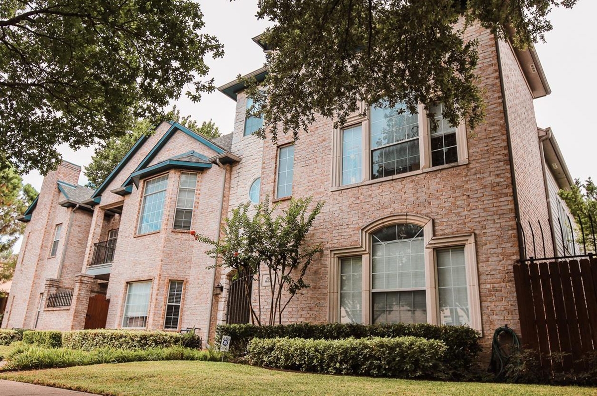 Franconia Court Dallas 1440+ for 1 & 2 Bed Apts