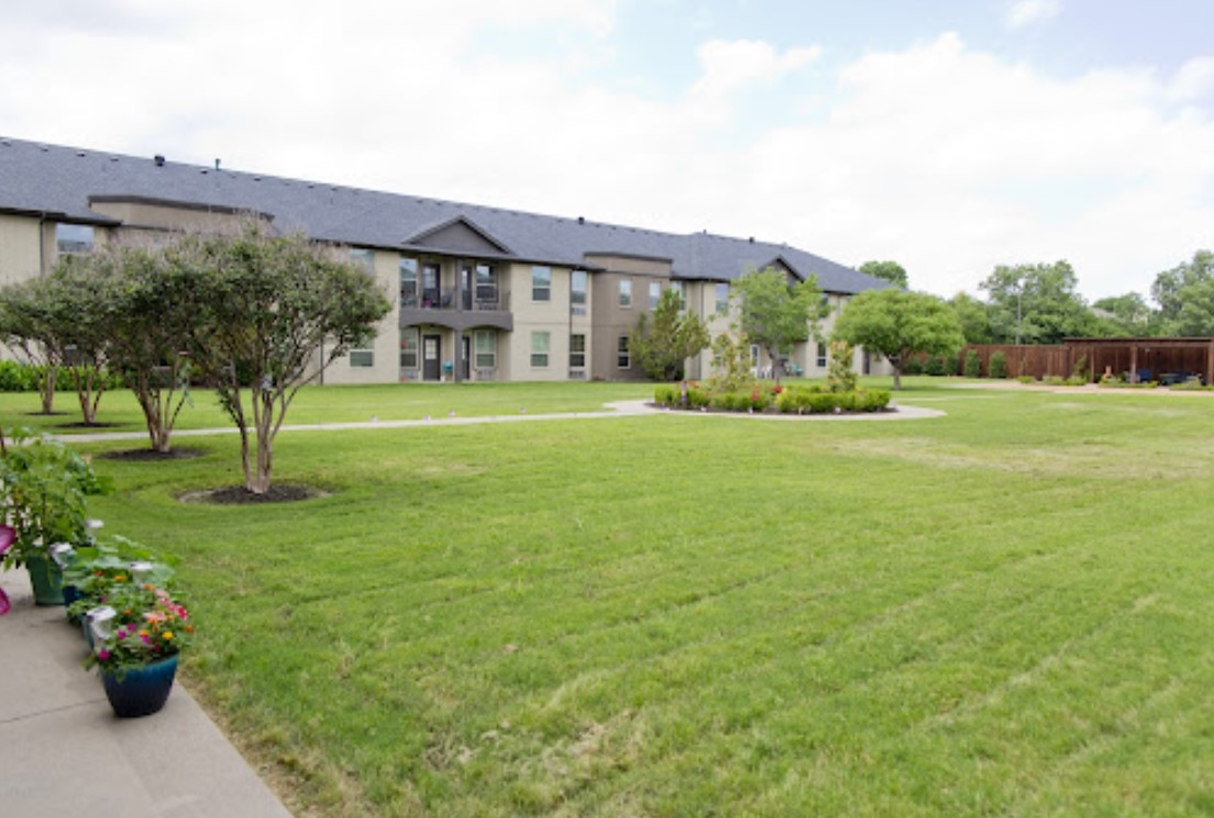 Emerson at Rosemeade Park Carrollton 1525+ for 1 & 2 Beds