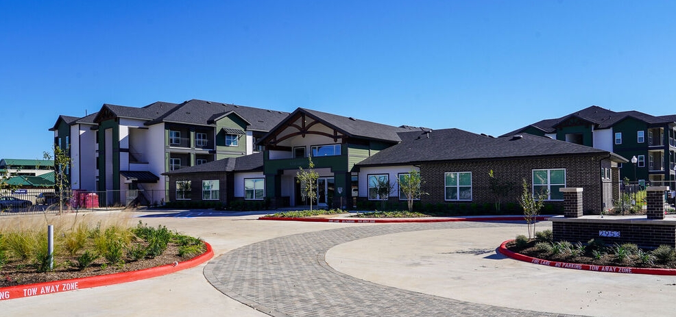 Saxon Pond Flats - Spring, TX - Photo 1 of 36
