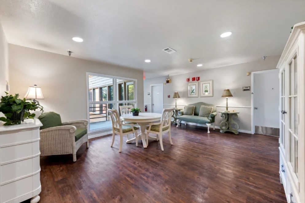 Alta River Park - Lobby - Photo 5 of 16