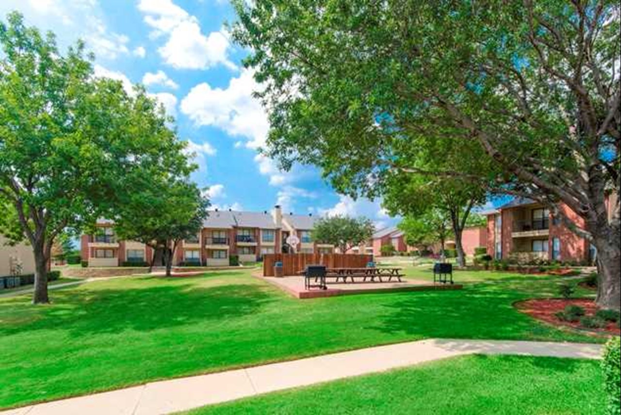 Bardin Oaks - Exterior - Photo 2 of 15