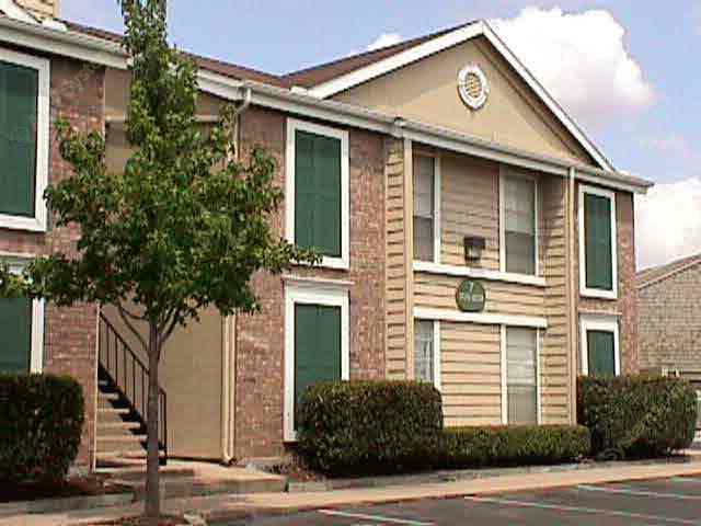 Noel on the Parkway Apartment