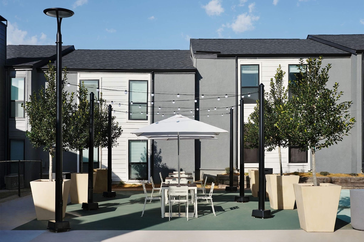 Tides at Royal Lane South - Lounge - Photo 5 of 22