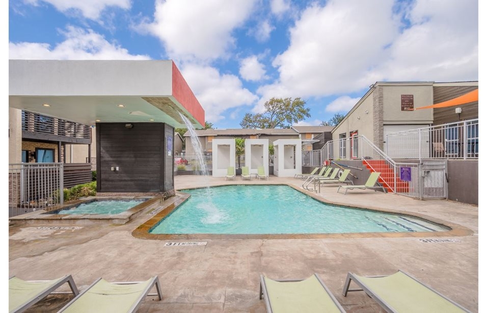 Cityscape - Pool - Photo 8 of 41