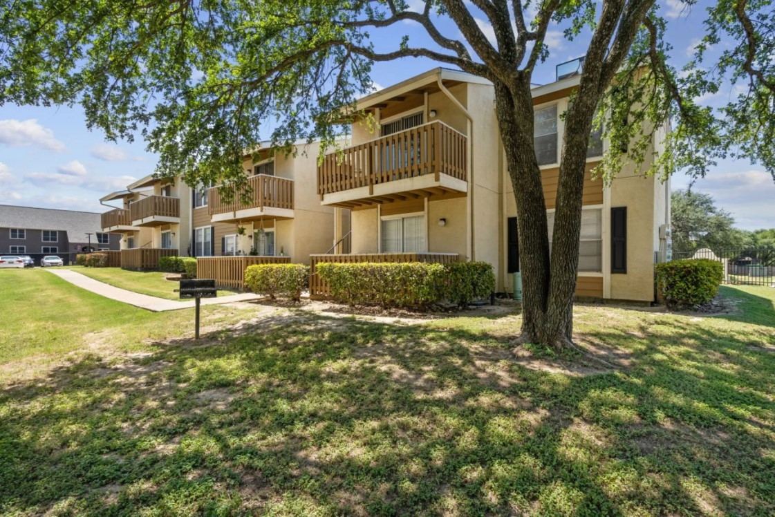 Park Plaza Fort Worth - $850+ for 1 & 2 Bed Apts