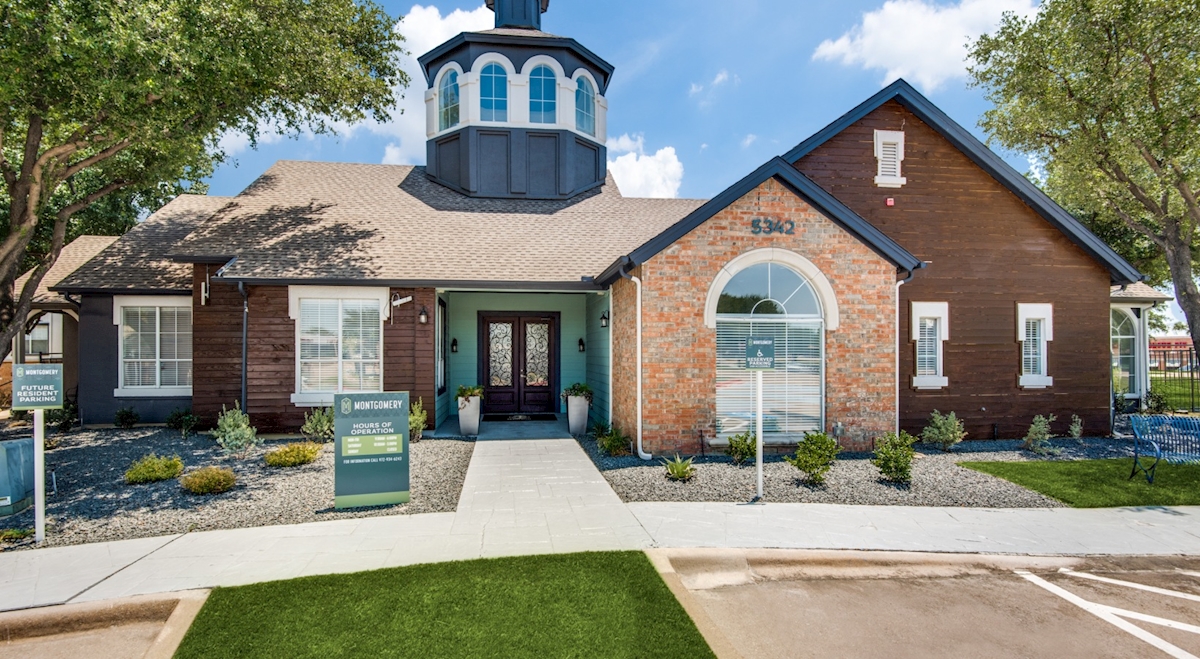 Montgomery Irving 1170+ for 1, 2 & 3 Bed Apts