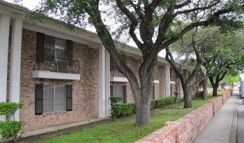 Colony House Apartment