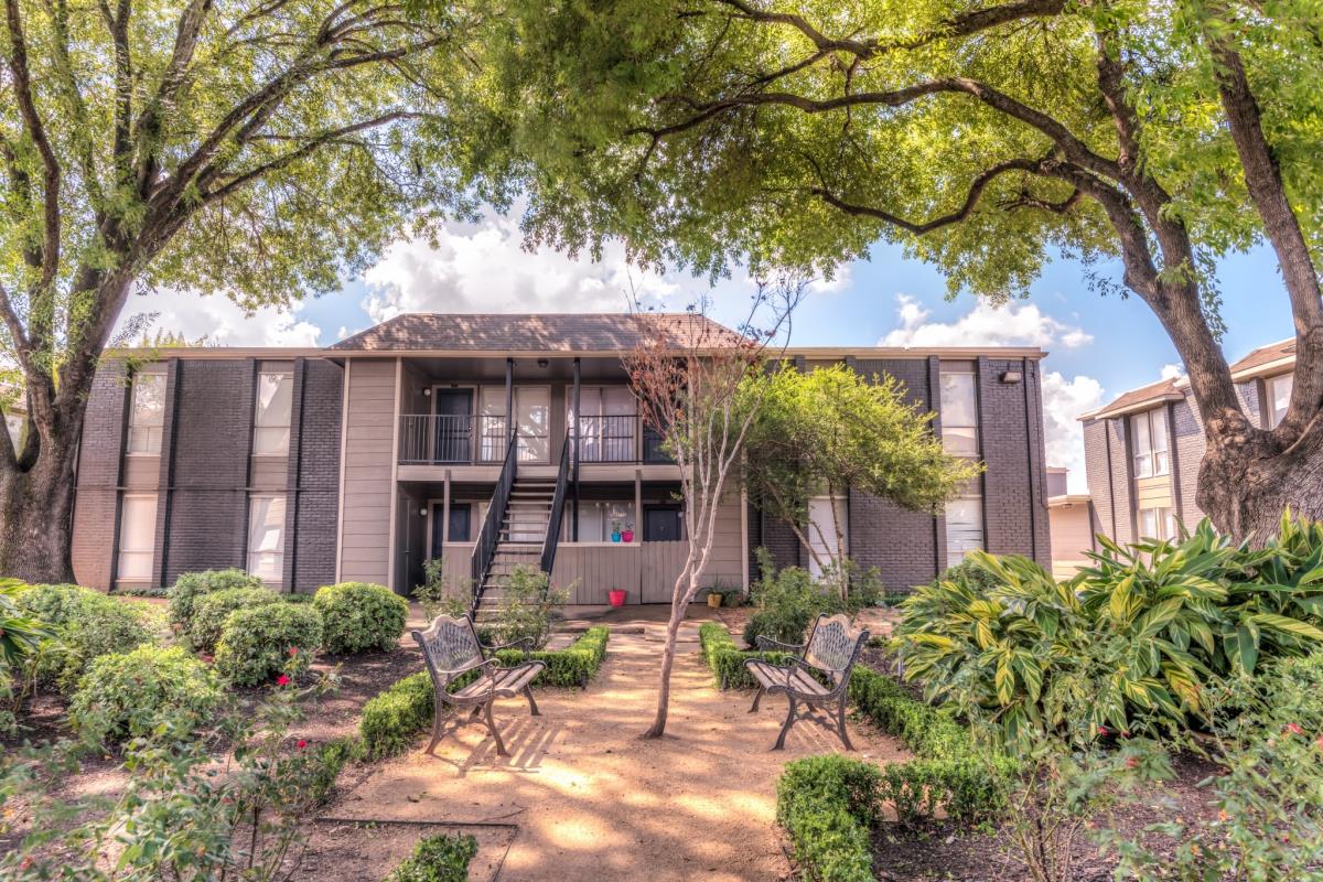 Providence on Memorial Apartment