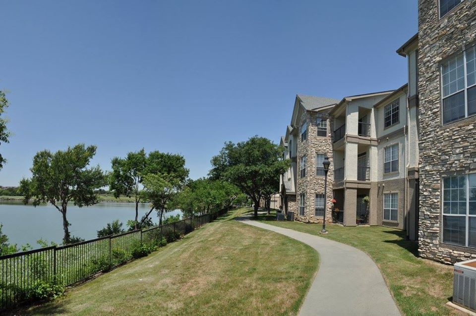 Lake Pointe - Exterior - Photo 7 of 46
