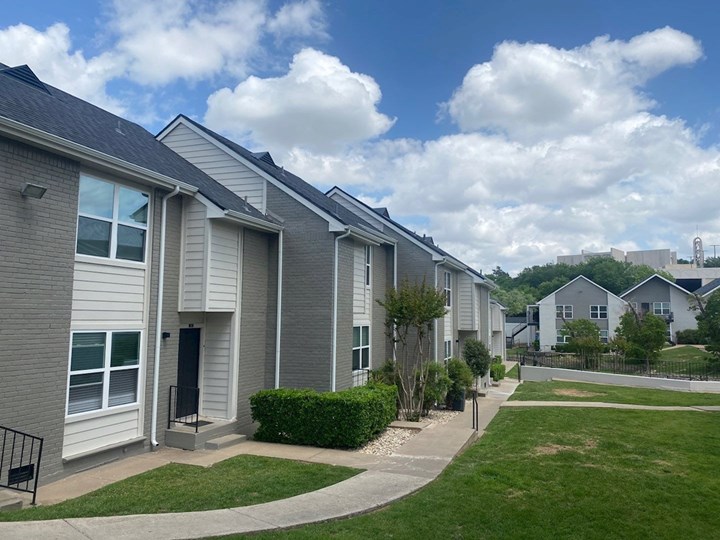 Place at Westover Hills Fort Worth 1079+ for 1, 2 & 3 Beds