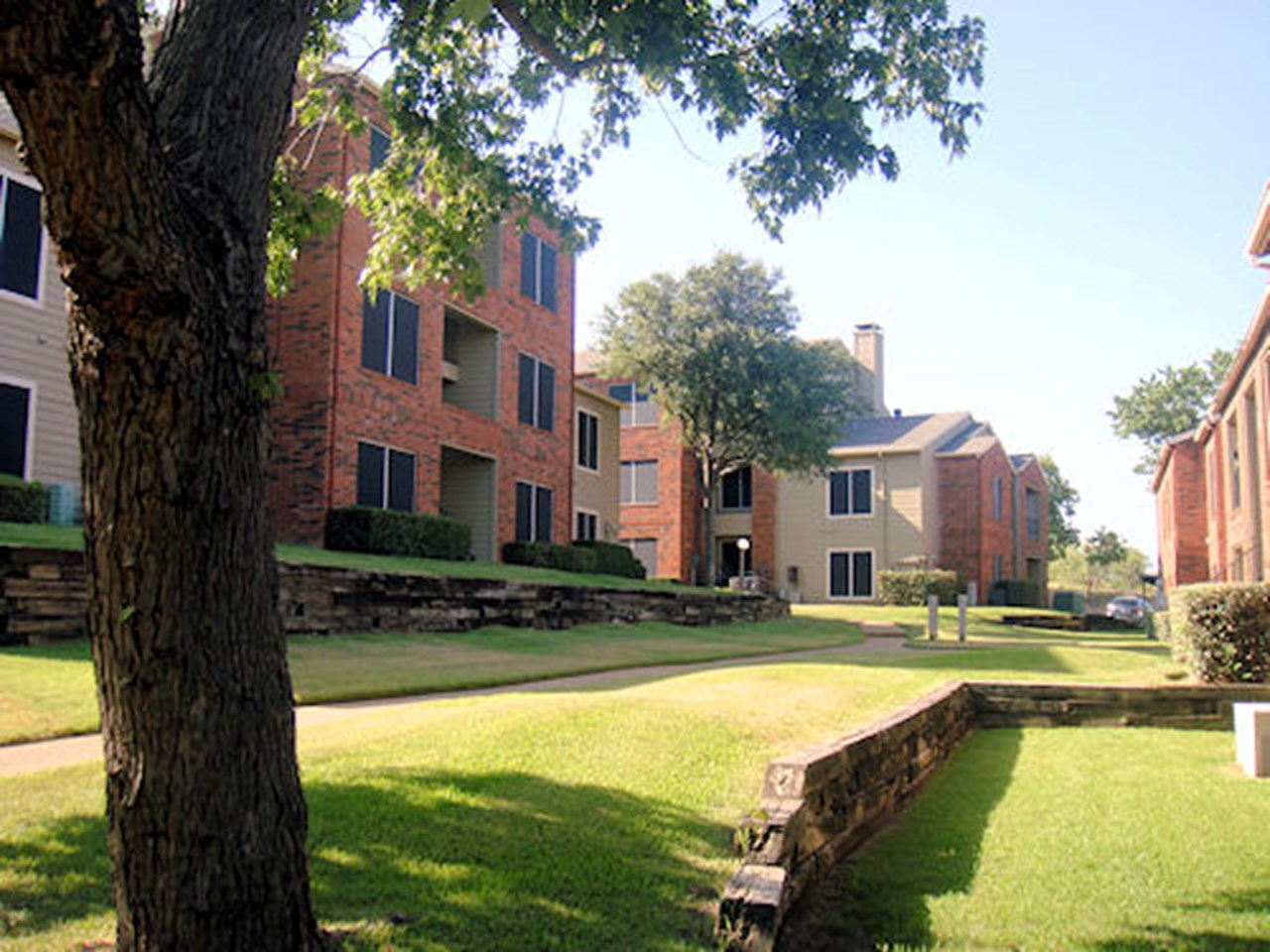Sterling Crest - Arlington, TX - Photo 1 of 22