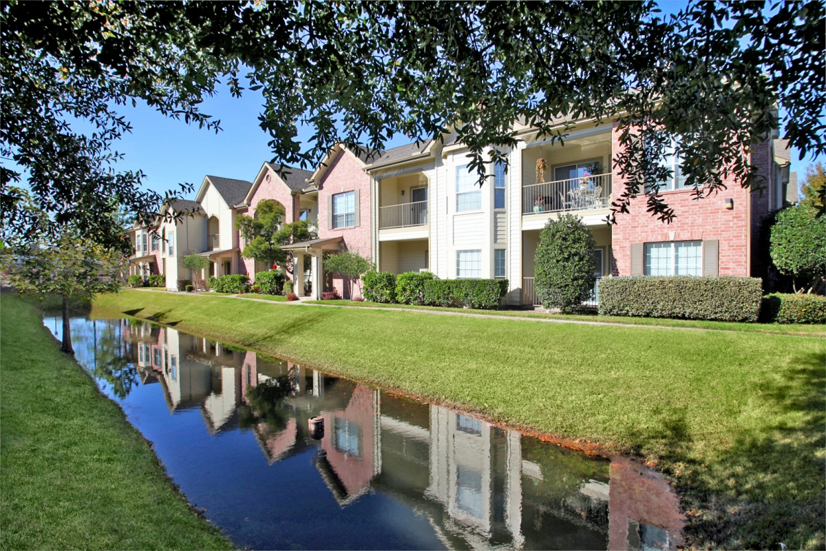 Bellagio Apartments Houston 1373+ for 1 & 2 Bed Apts