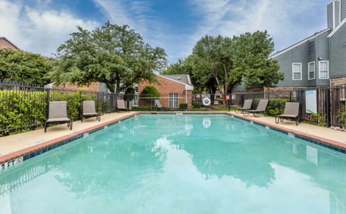 Camilla - Pool - Photo 5 of 17