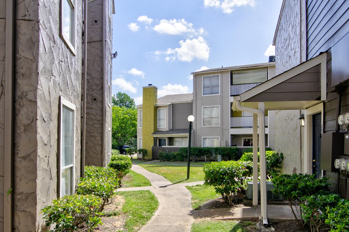 Parkway Parkgreen - Exterior - Photo 3 of 30