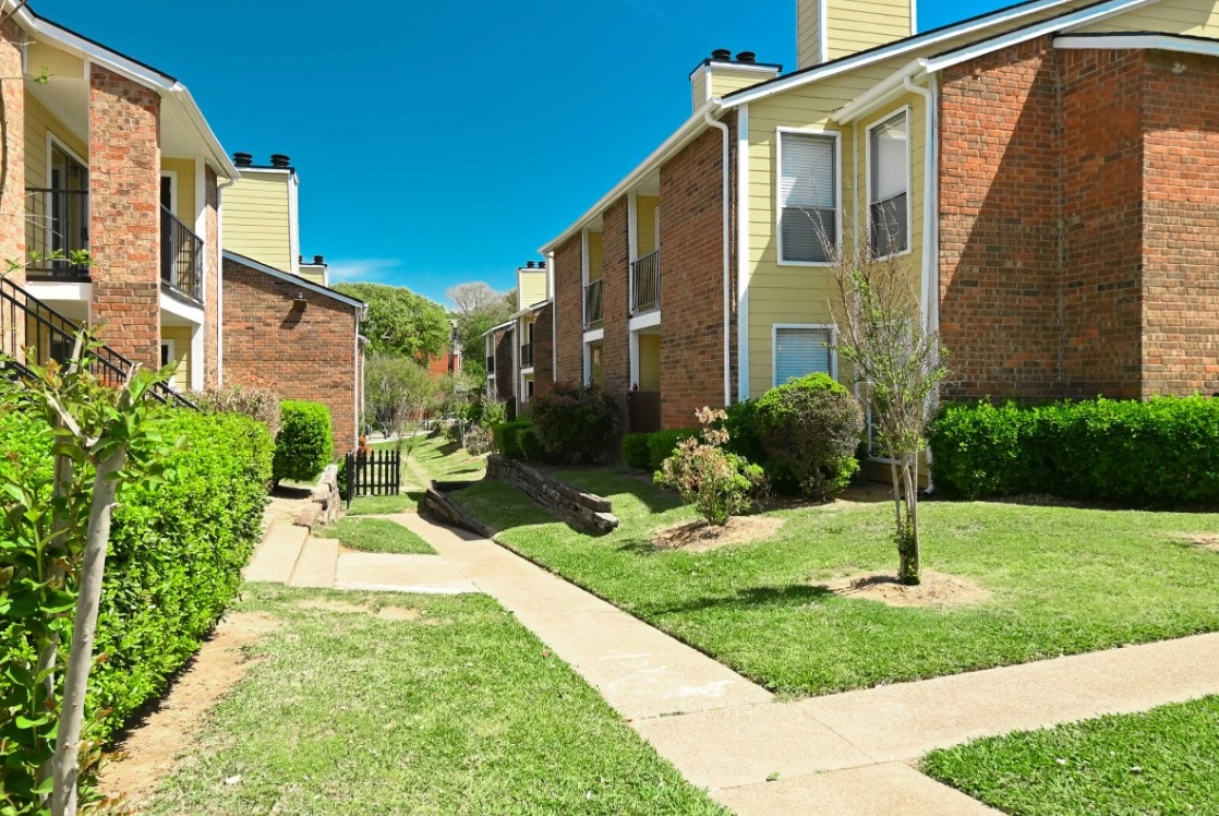 Luna Vista - Exterior - Photo 4 of 32
