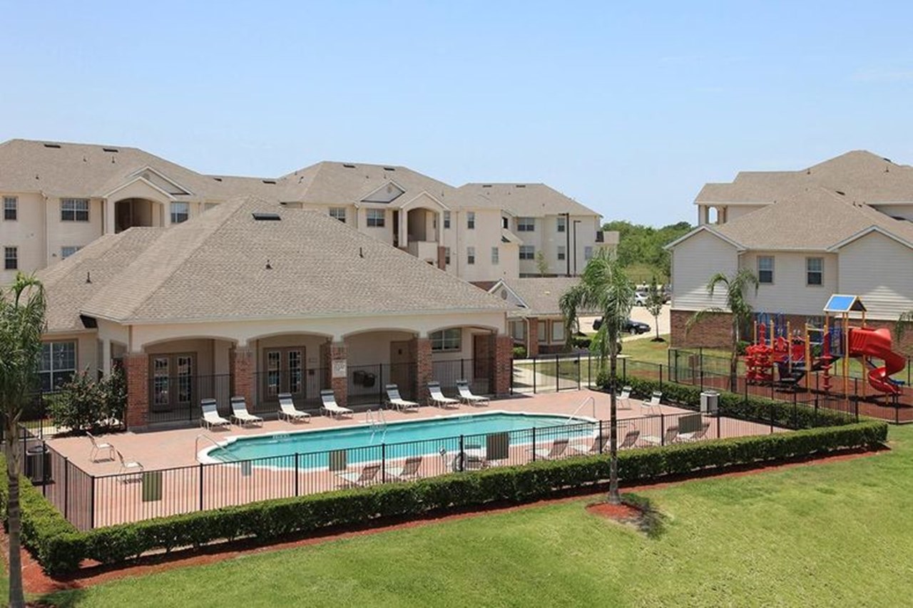 Sweetwater Point - Houston, TX - Photo 1 of 4