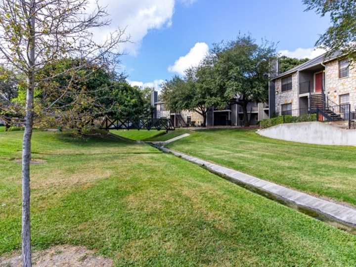 Place at Castle Hills San Antonio 693+ for 1 & 2 Beds